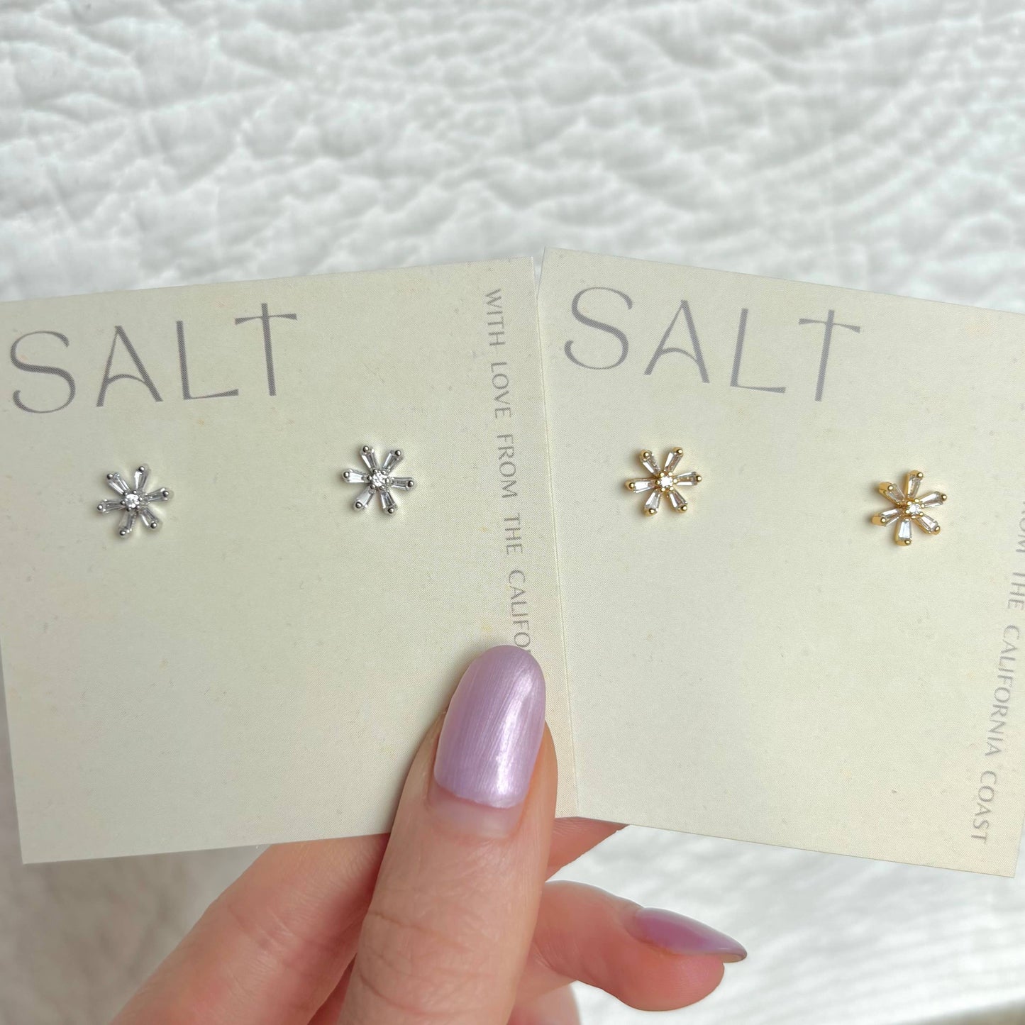 DAINTY DAISY STUDS | flower stud earrings | spring & summer