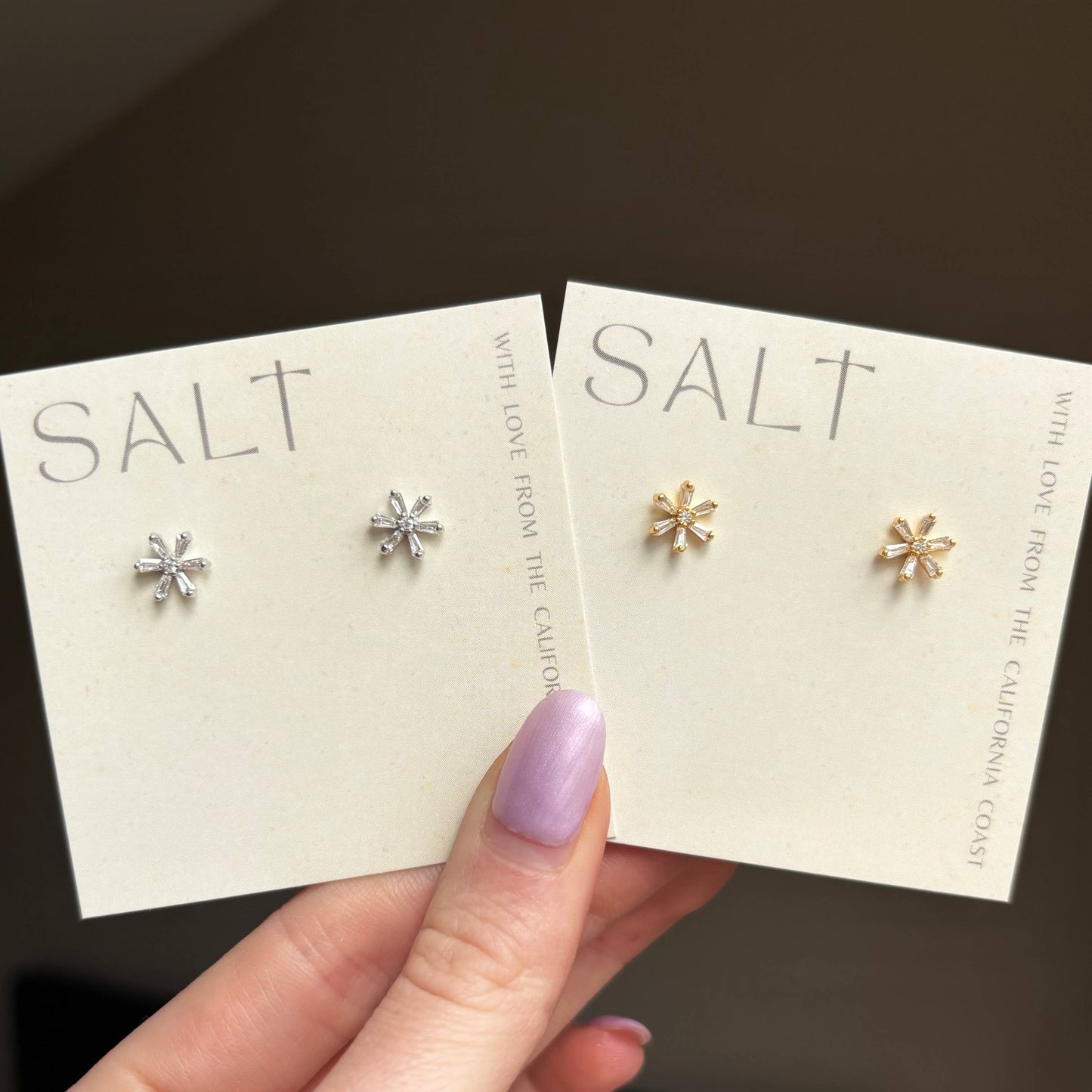 DAINTY DAISY STUDS | flower stud earrings | spring & summer