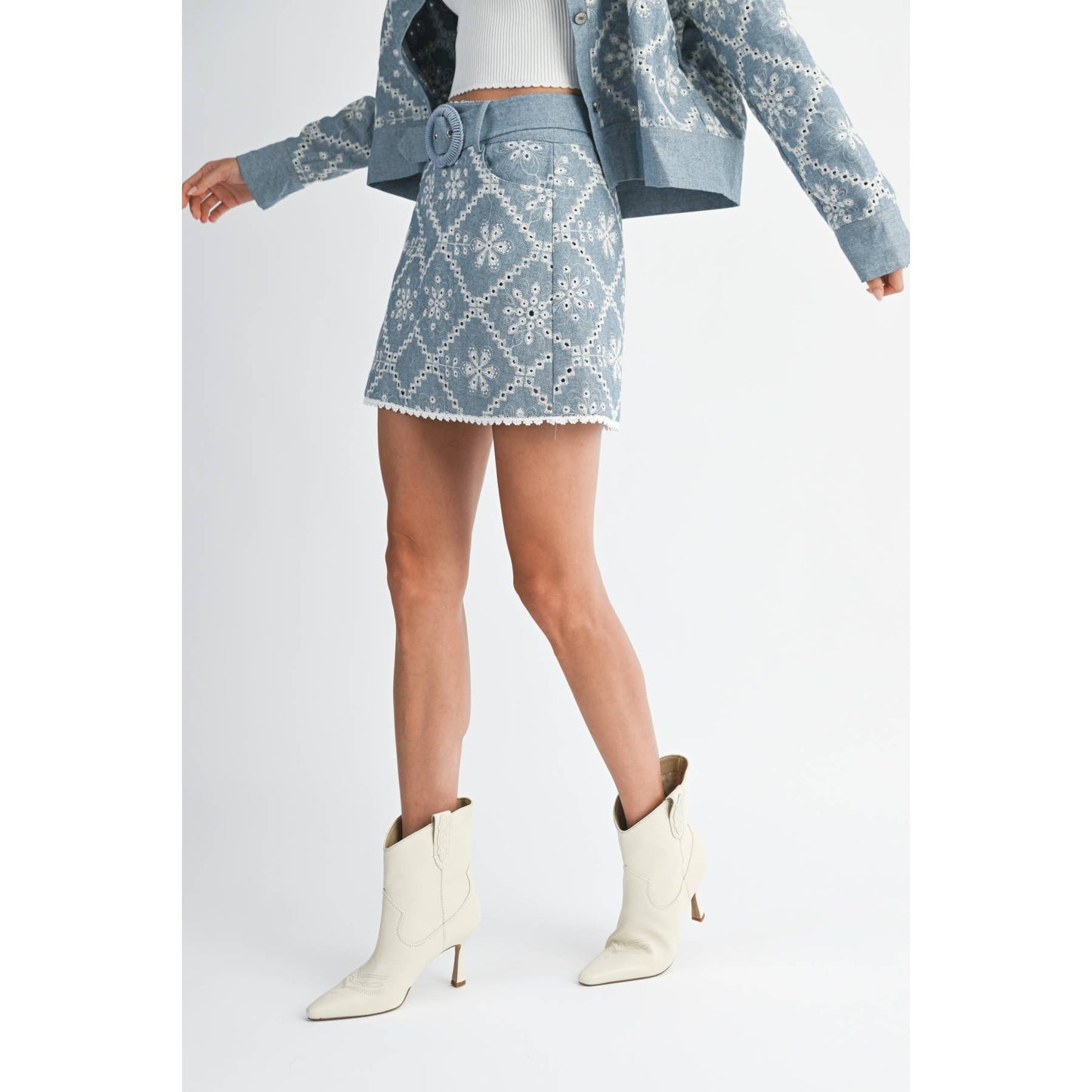 DENIM EMBROIDERED SKIRT WITH BELT