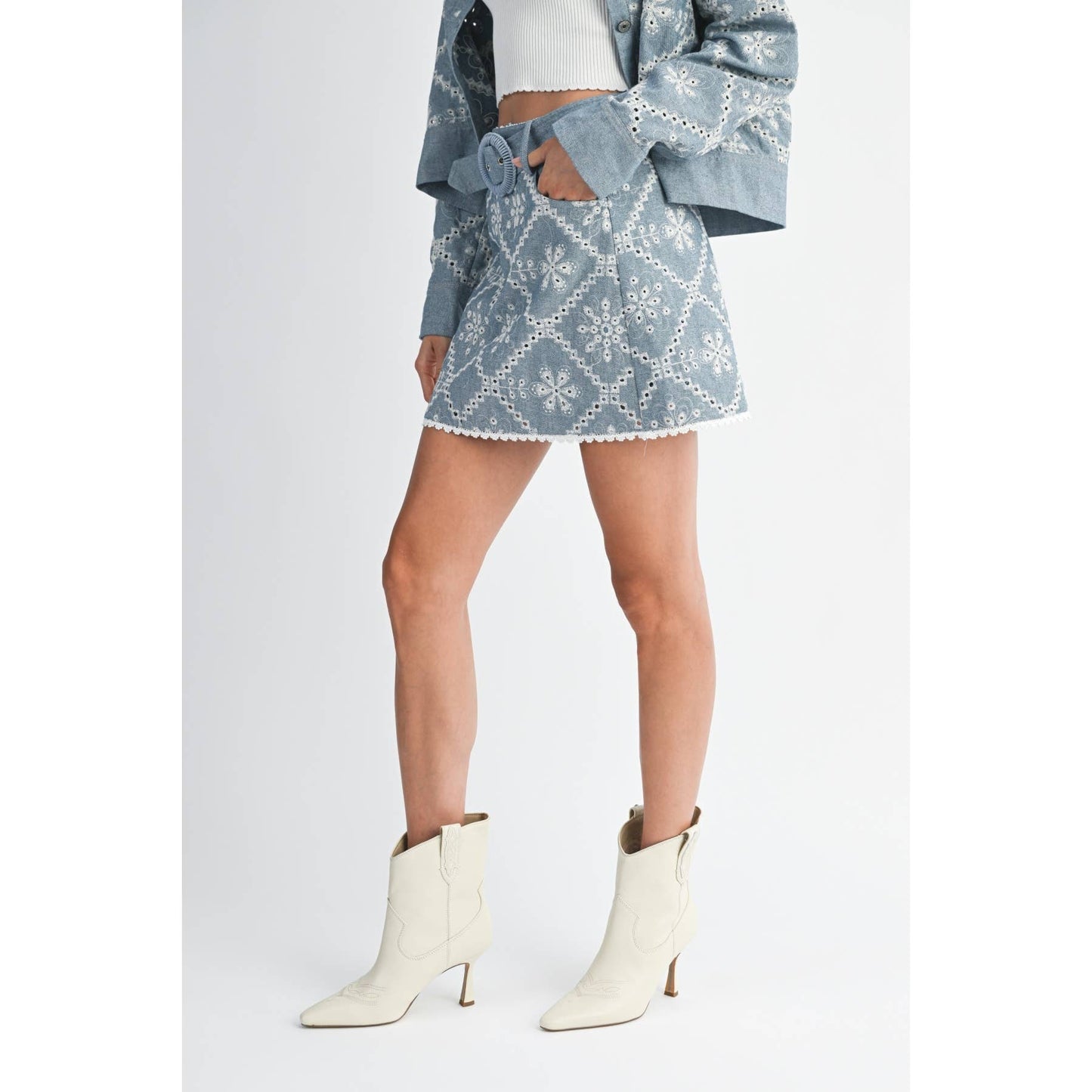 DENIM EMBROIDERED SKIRT WITH BELT