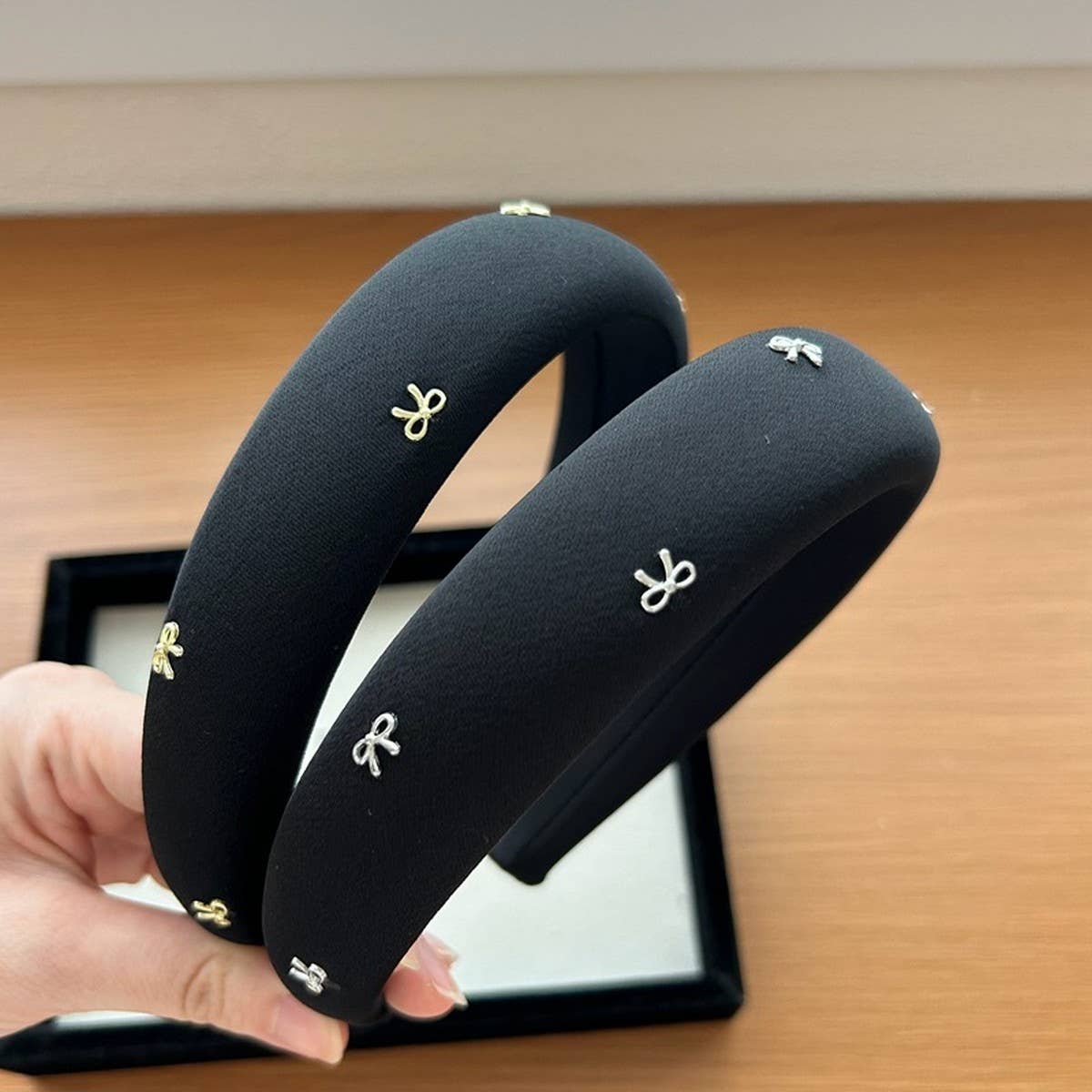 BOW-KNOT WIDE-BRIMMED HIGH-TOP HEADBAND