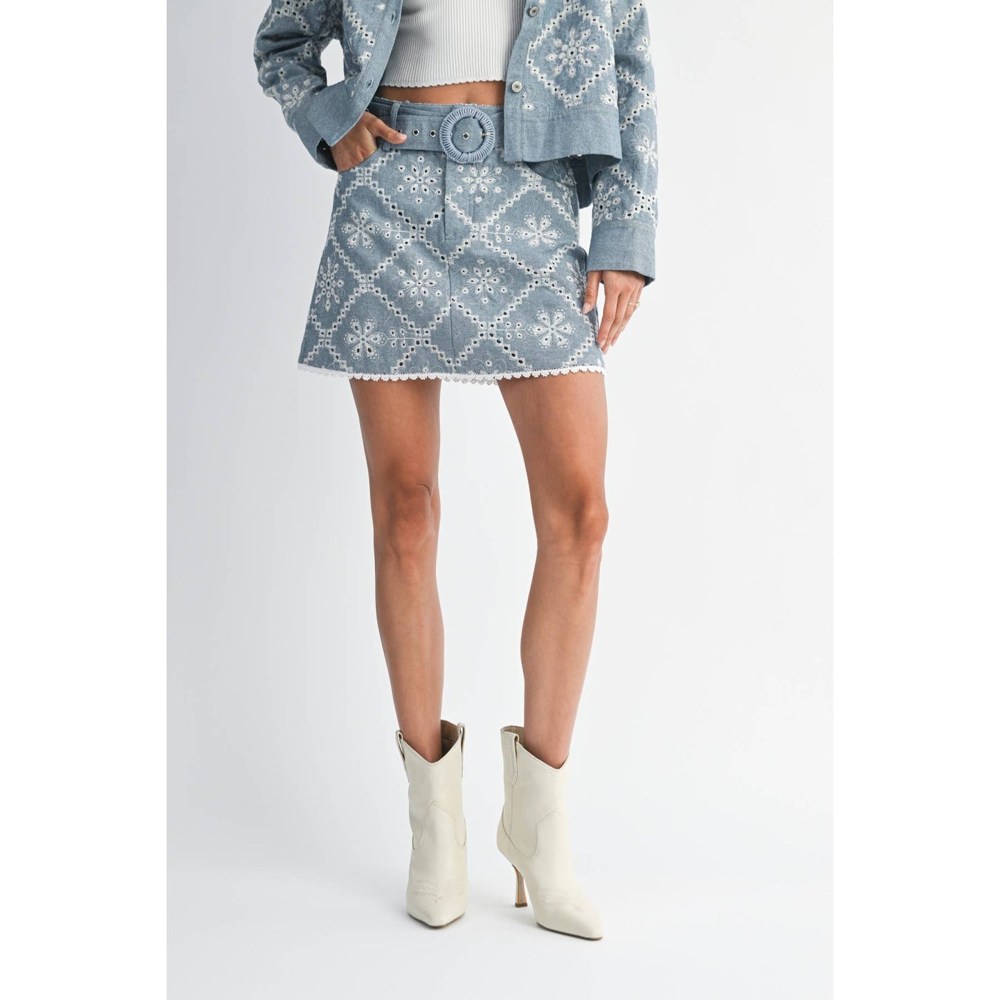 DENIM EMBROIDERED SKIRT WITH BELT