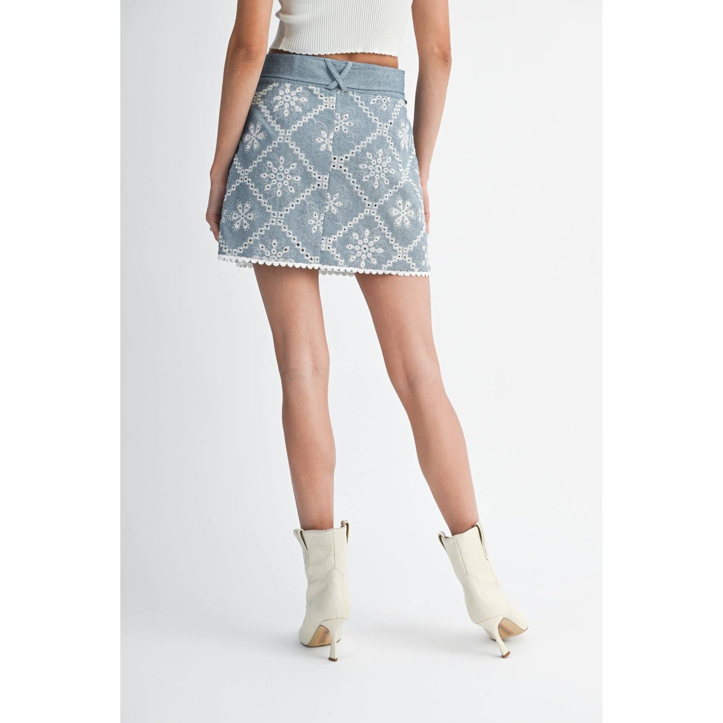 DENIM EMBROIDERED SKIRT WITH BELT