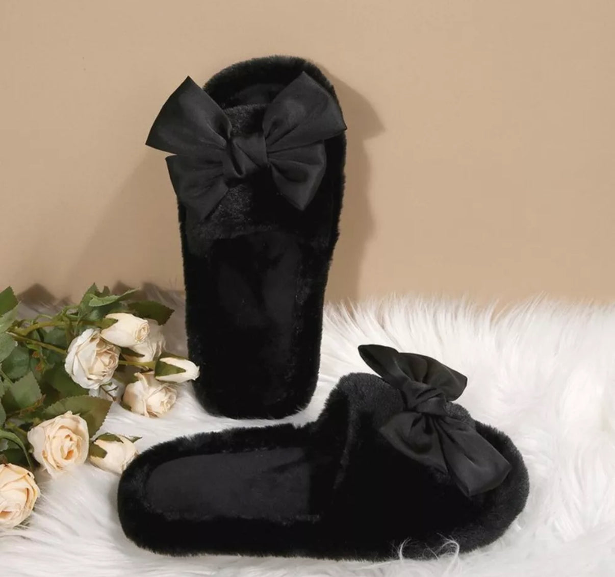 Slipper with bow