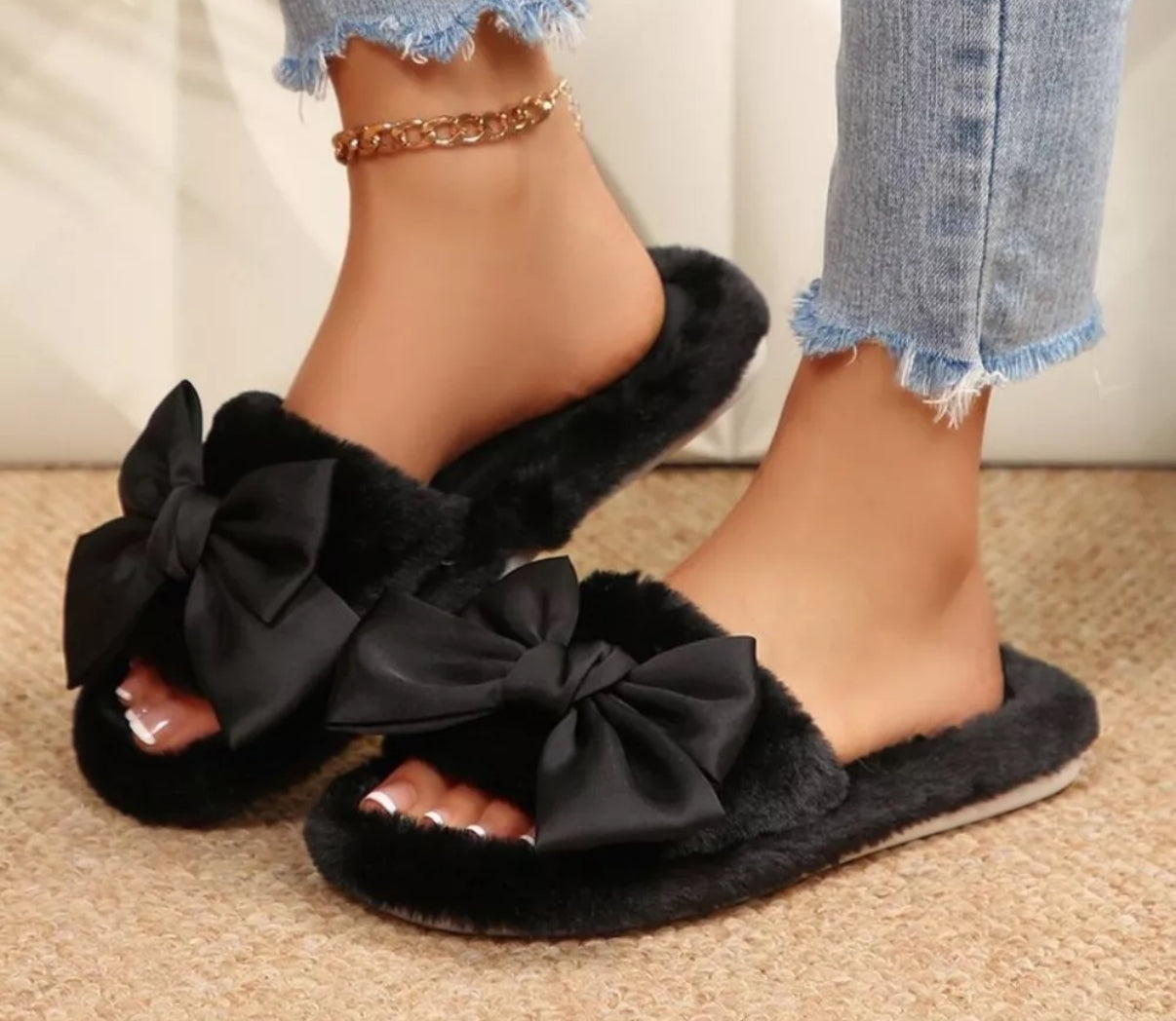 Slipper with bow