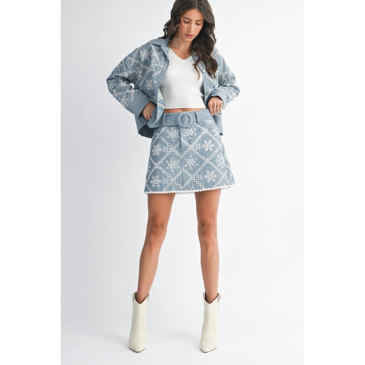 DENIM EMBROIDERED SKIRT WITH BELT