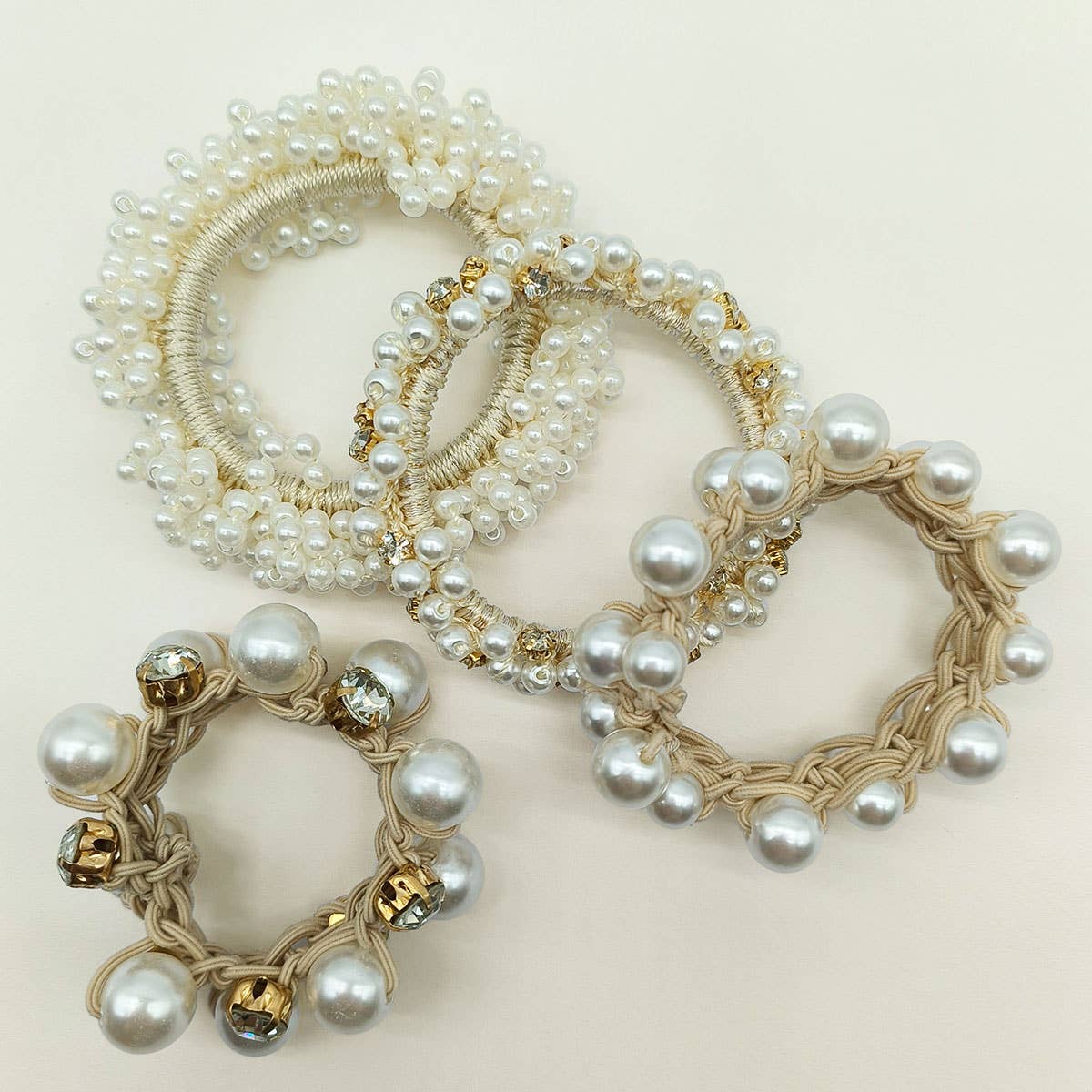 GOLD VERSION PEARLET SCRUNCHIE HAIR TIE