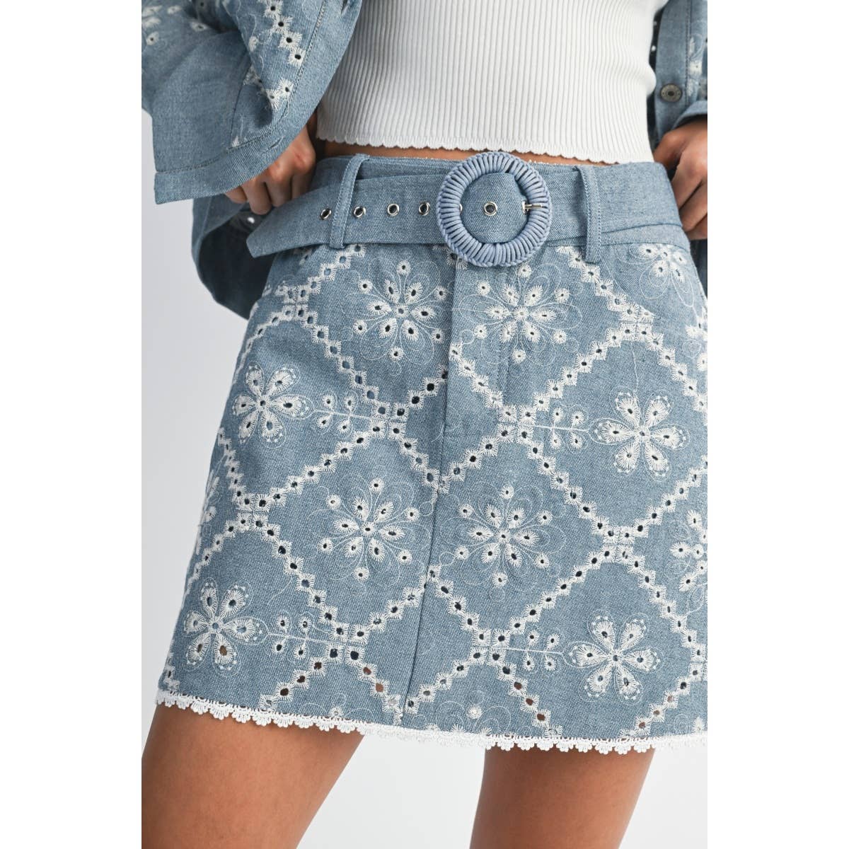 DENIM EMBROIDERED SKIRT WITH BELT