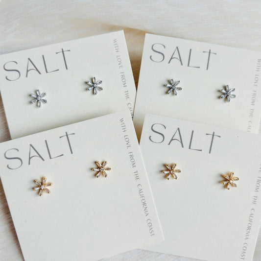 DAINTY DAISY STUDS | flower stud earrings | spring & summer